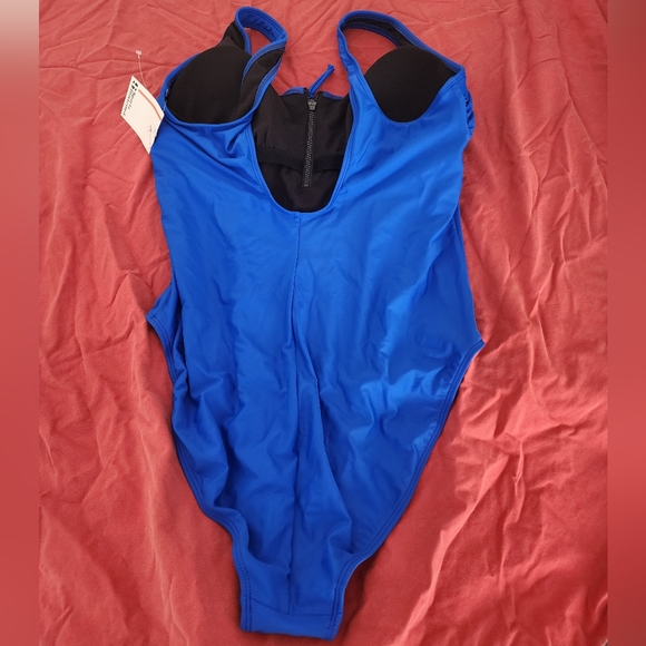 Sports Illustrated Zip Up Chest One Piece Size XL New - Picture 2 of 5